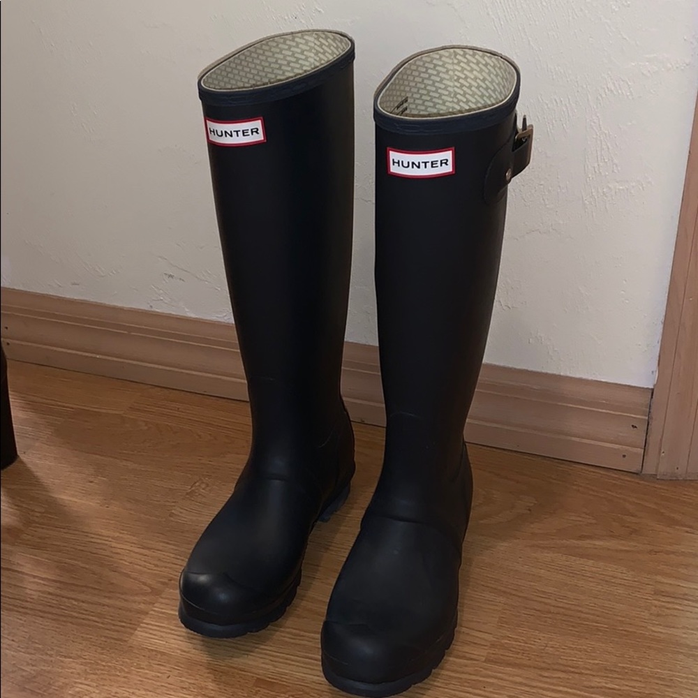 Hunter boots. Navy blue. Size 6.